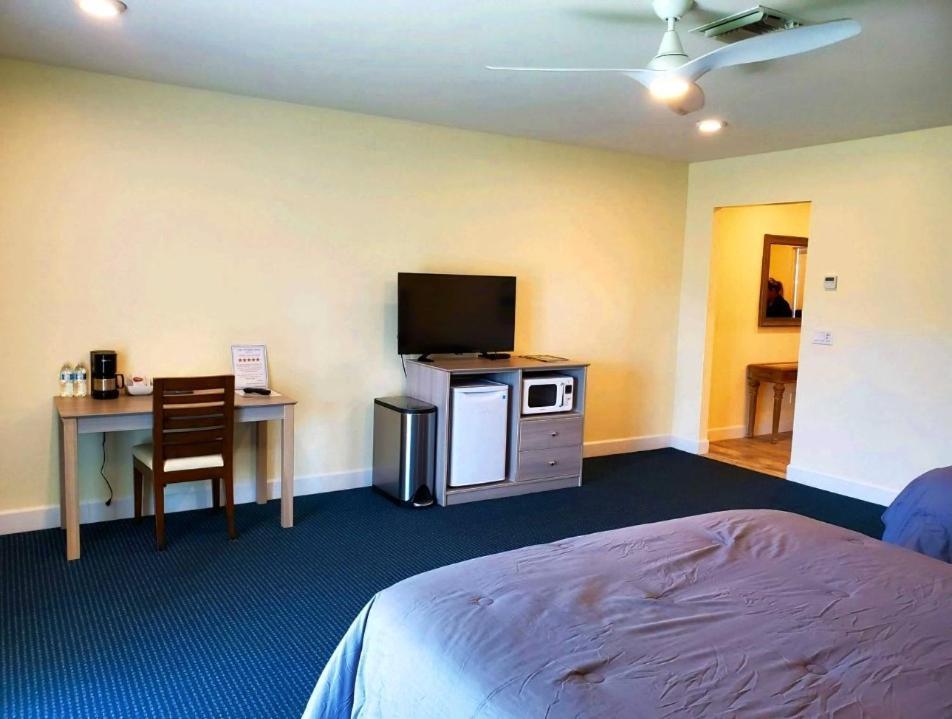 The Rivers Edge Motel LaBelle Екстериор снимка